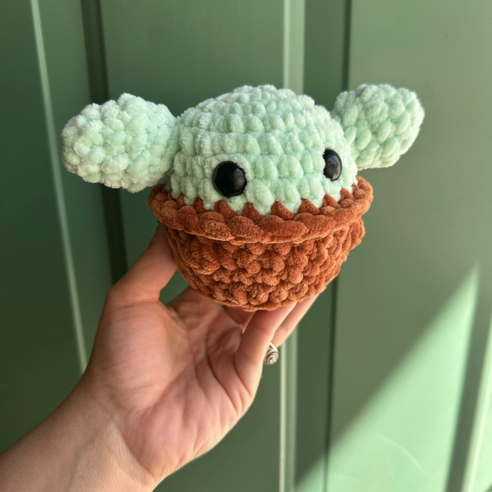 Baby Yoda / Grogu handmade crochet plushie! - Picture 2 of 2